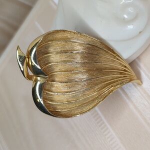 Vintage 70s Heart Shaped Apple Slice Brooch Gold Tone Mid Century Modern